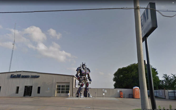 Some Unexpected Shots From “Google” Street Views