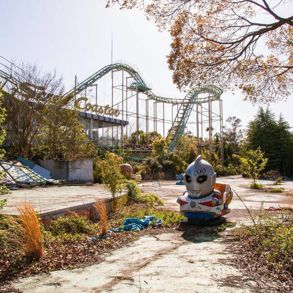 “Nara Dreamland”, The Abandoned Amusement Park
