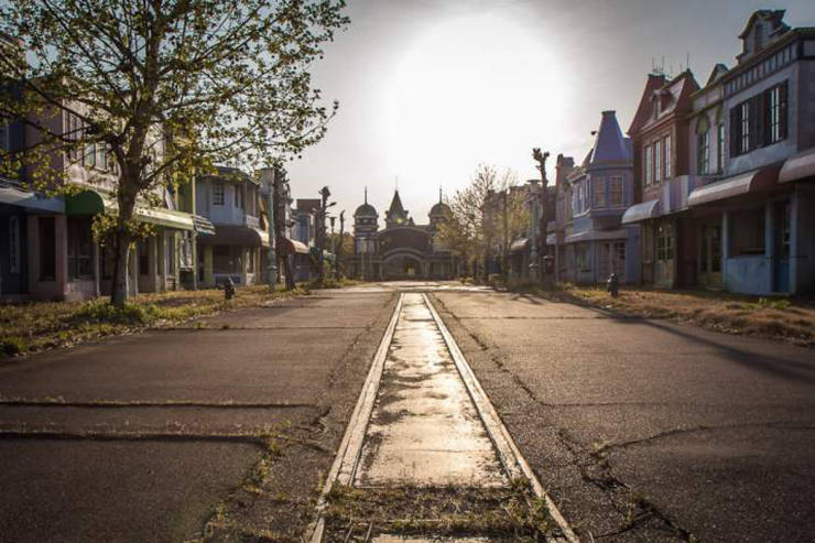 “Nara Dreamland”, The Abandoned Amusement Park