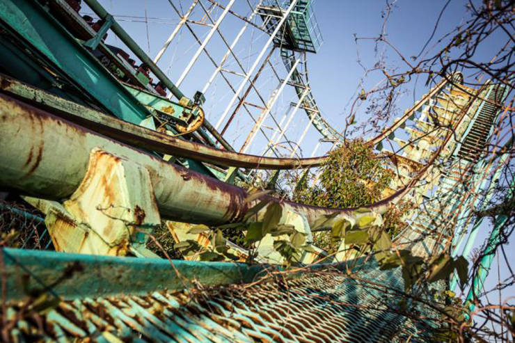 “Nara Dreamland”, The Abandoned Amusement Park