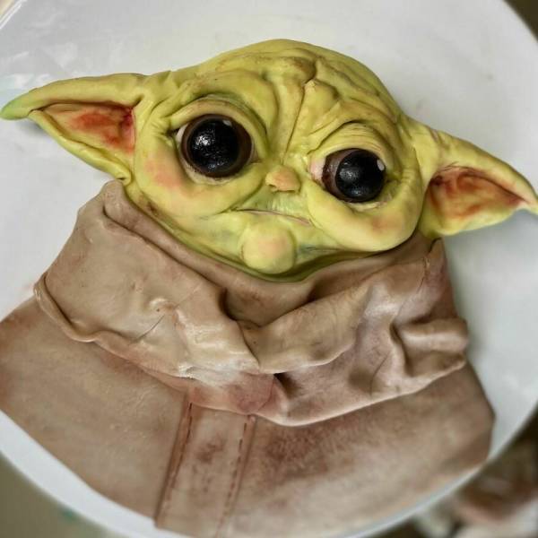 Mildly Unsettling Cakes Featuring Pop Culture Characters By BakingThursdays