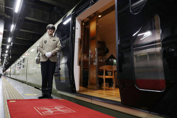 World’s Most Luxurious Train: Train Suite Shiki-shima