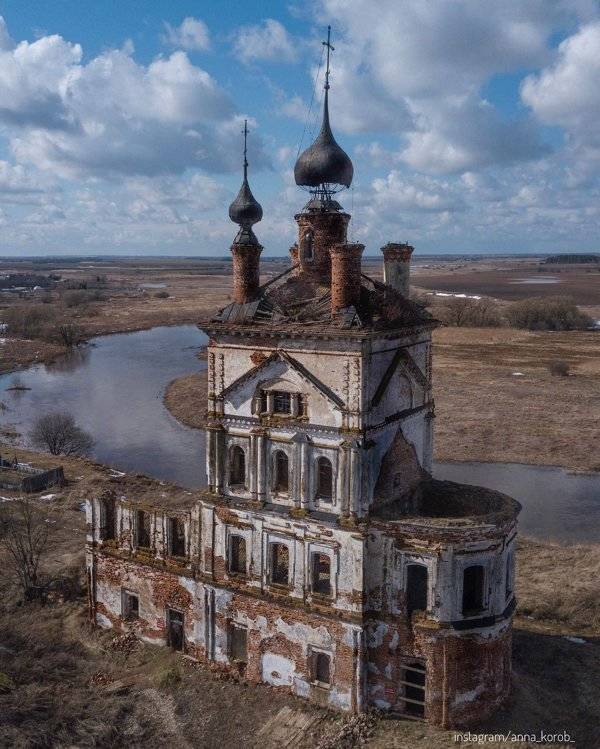 There’s Something Mysteriously Attractive About These Abandoned Places…