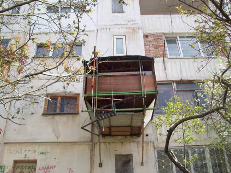 These Are Some Weird Balcony Designs…