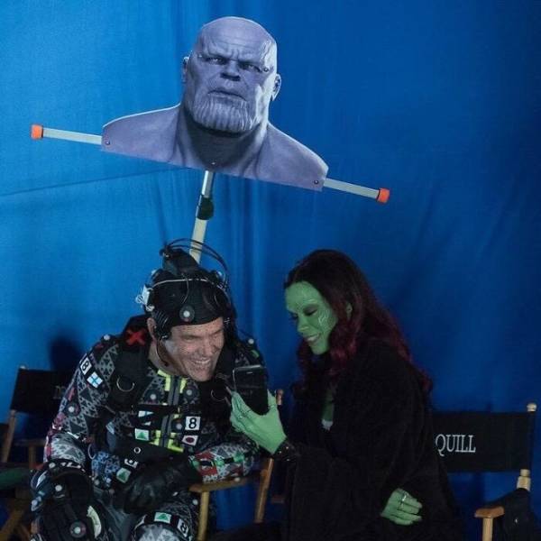 Wholesome Behind-The-Scenes Photos From “Marvel” Movies