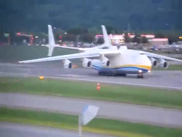 Antonov An-225 Mriya Is Such A Huge Aircraft!