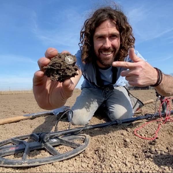 Australian Man Travels The World Looking For Underwater Treasures