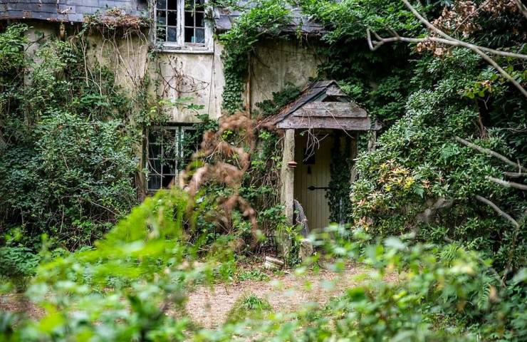 This Eerie Abandoned Cottage Is On The Market For $380 Thousand...
