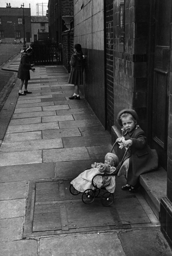 Children Of London 70 Years Ago, By Thurston Hopkins