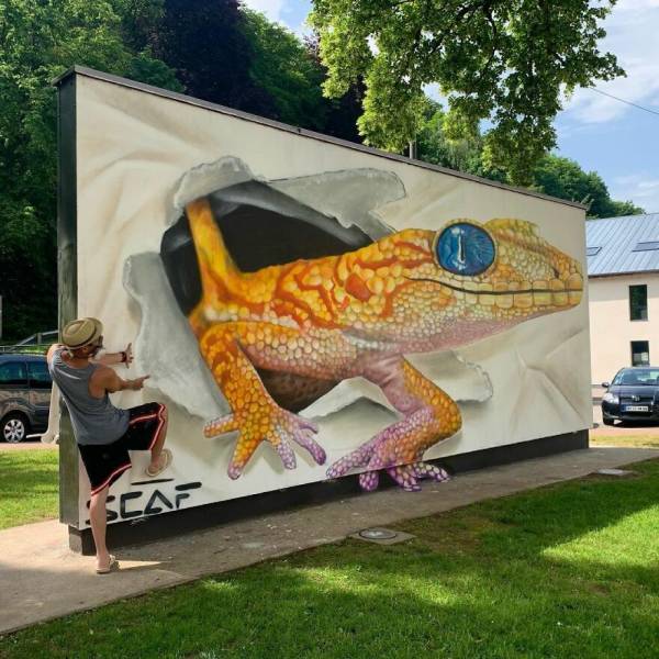 This French Street Artist Paints Incredibly Cool 3D Creature Graffiti!