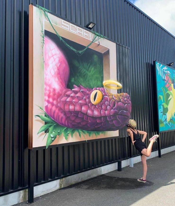 This French Street Artist Paints Incredibly Cool 3D Creature Graffiti!