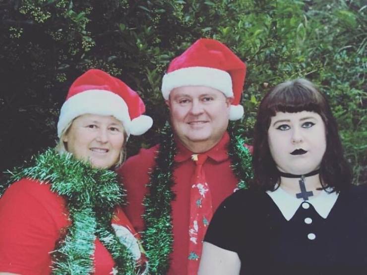 People Share Their Awkward Family Photos
