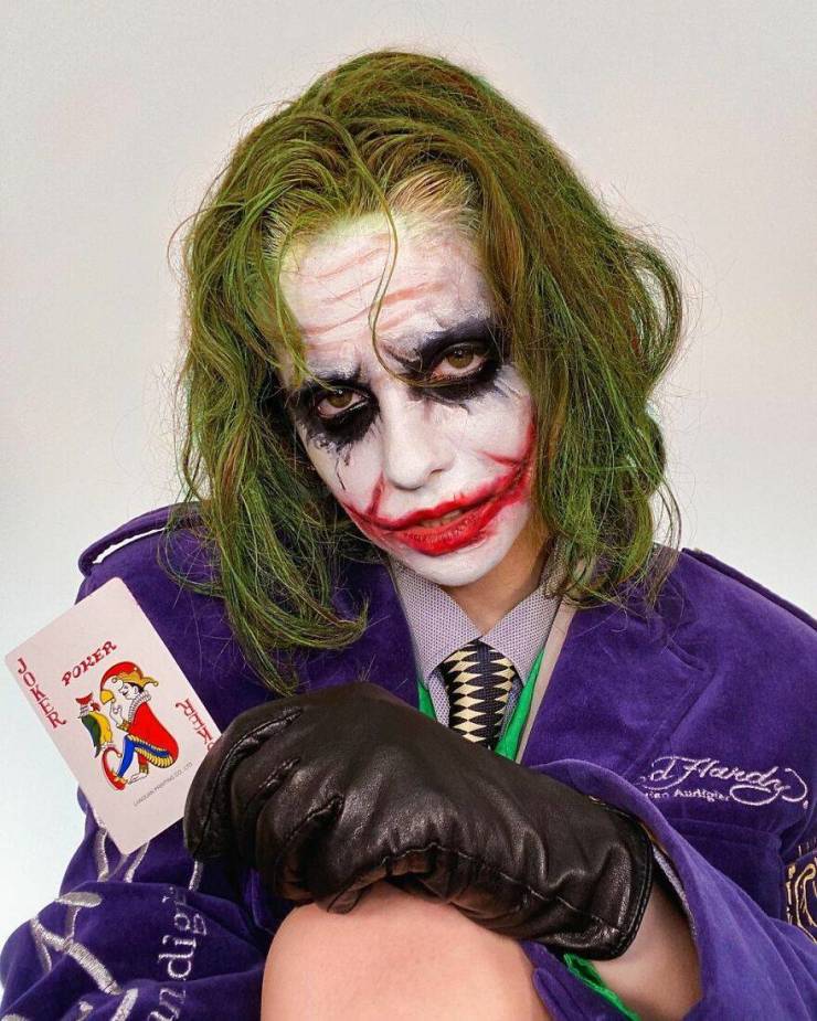 18-Year-Old Makeup Artist Transforms Herself Into Various Famous Characters