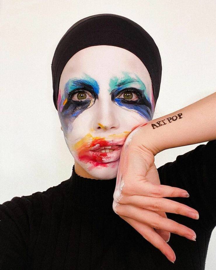 18-Year-Old Makeup Artist Transforms Herself Into Various Famous Characters