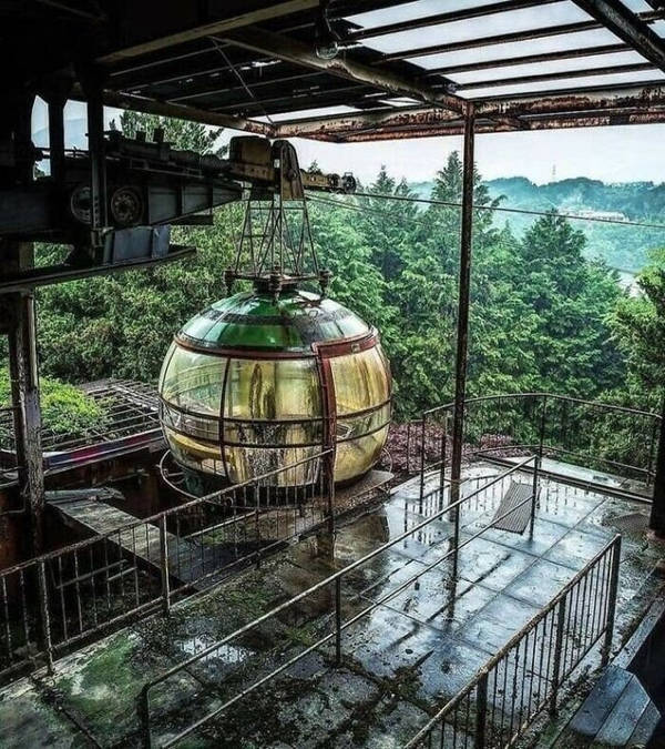These Abandoned Places Are Both Awesome And Creepy!