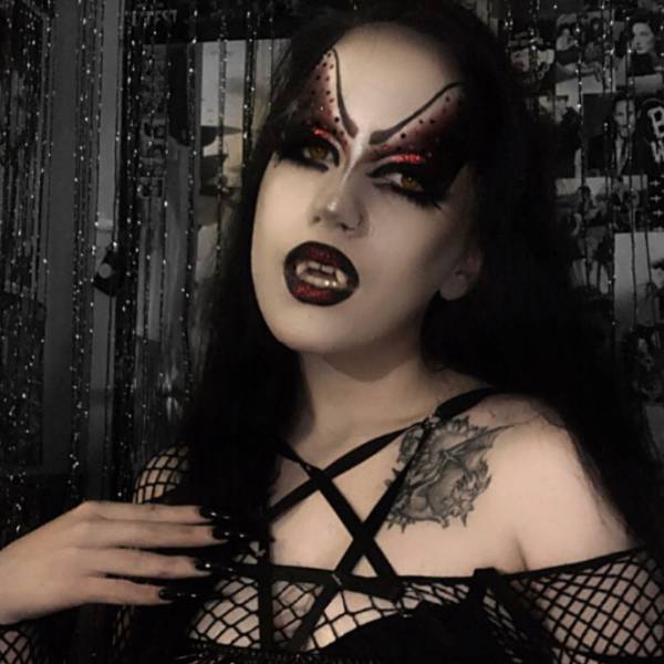 Goth Girl Trying Normal Clothes And Makeup (9 PICS) - Izismile.com