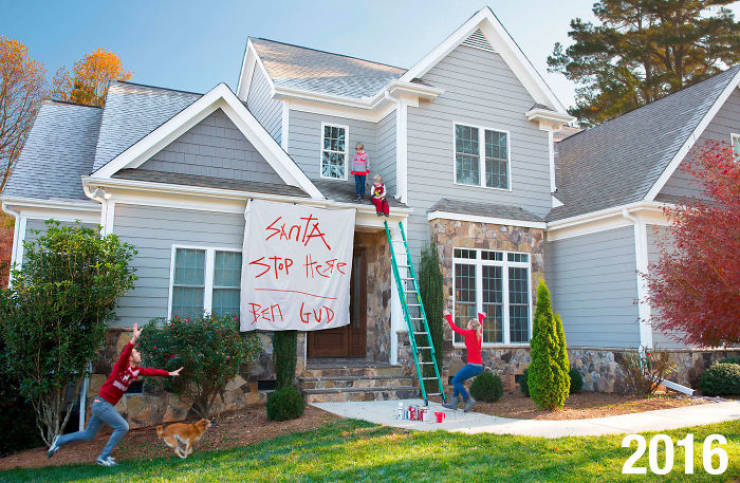 Family Creates A Real-Life Christmas Card Every Year