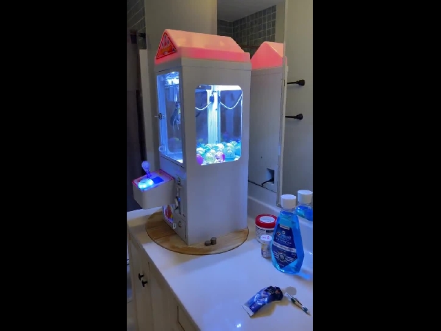 Man Installs A Claw Machine With His Wife’s Antidepressant And Bipolar Meds