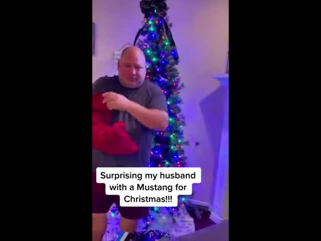 Man’s Reaction To A Christmas Gift