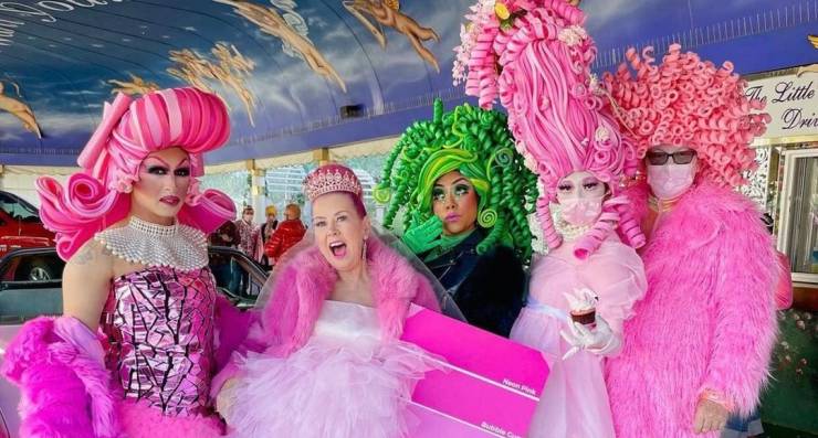 Woman, Obsessed With Pink, Marries Her Favorite Color…