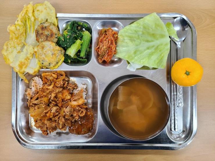 South Korea Has Some Insane School Lunches!