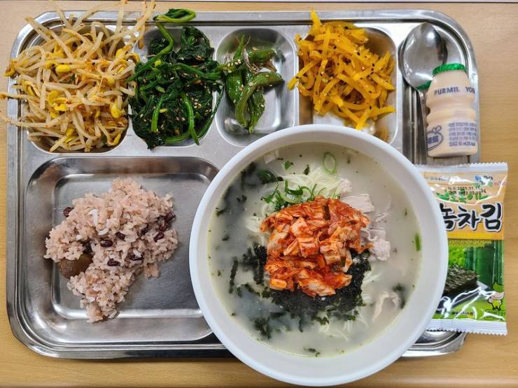 South Korea Has Some Insane School Lunches!