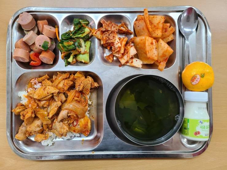 South Korea Has Some Insane School Lunches!