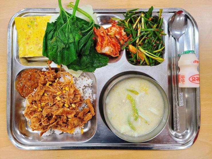 South Korea Has Some Insane School Lunches!