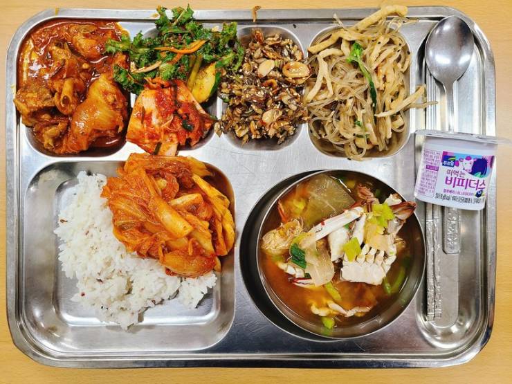 South Korea Has Some Insane School Lunches!