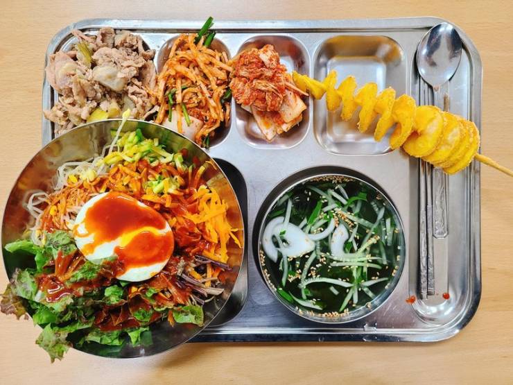 South Korea Has Some Insane School Lunches!