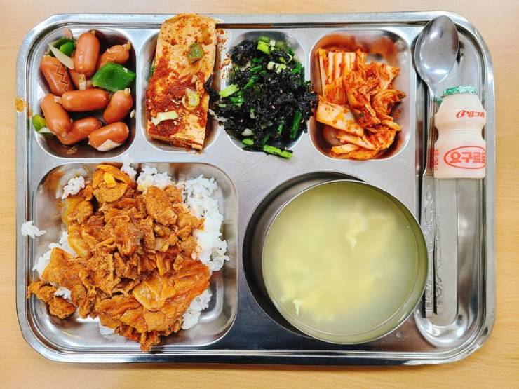 South Korea Has Some Insane School Lunches!