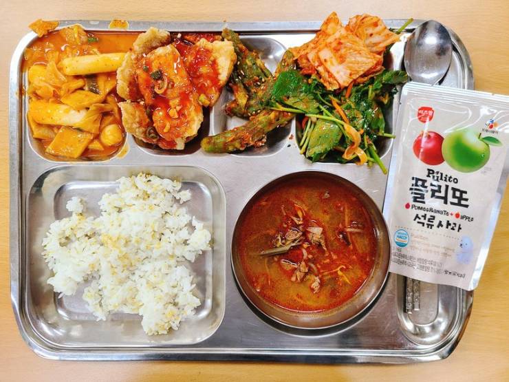 South Korea Has Some Insane School Lunches!