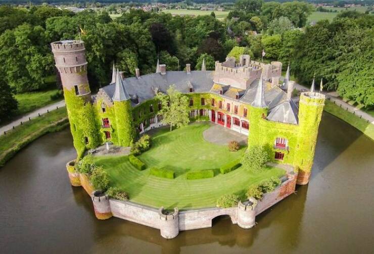 Our World Has So Many Beautiful Historic Castles!