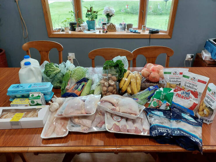 People From All Around The World Show How Much Groceries Cost Where They Live