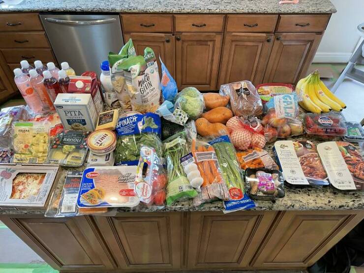 People From All Around The World Show How Much Groceries Cost Where They Live