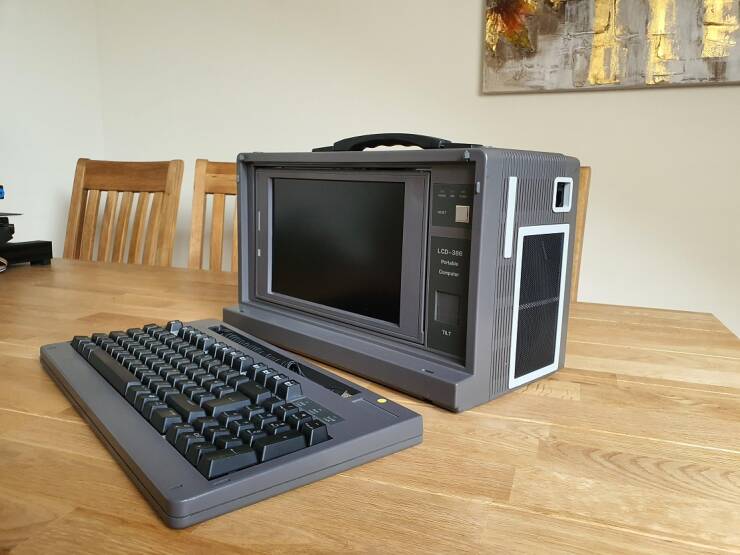 Guy Turns A Vintage Portable Computer Into A Modern Gaming Machine