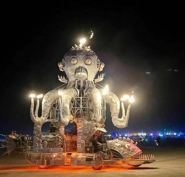 Crazy Photos From “Burning Man 2022”