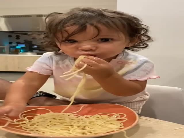 Girl Tries Fresh Italian Pasta For The First Time