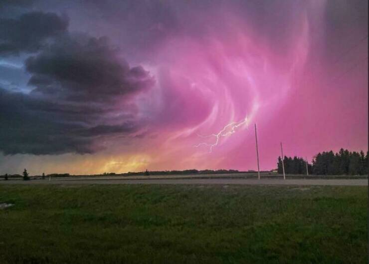 People Share Photos Of Fascinating Weather Phenomena