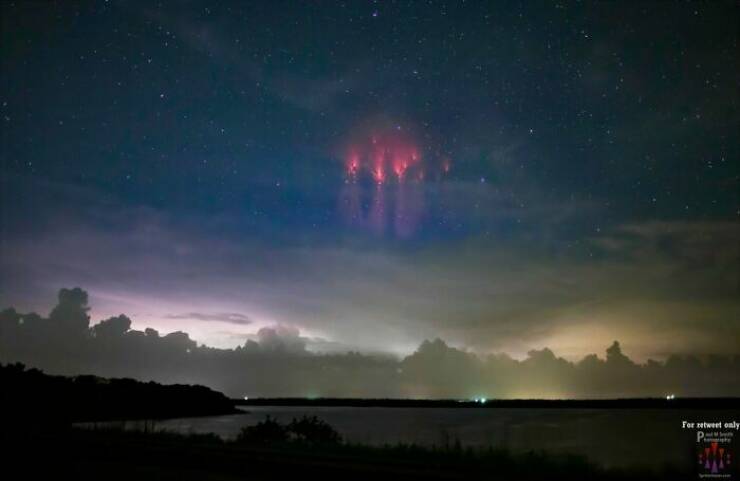 People Share Photos Of Fascinating Weather Phenomena