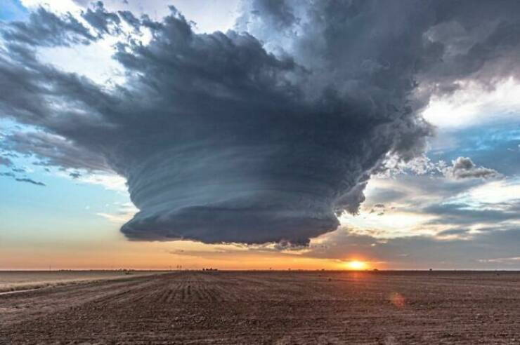 People Share Photos Of Fascinating Weather Phenomena