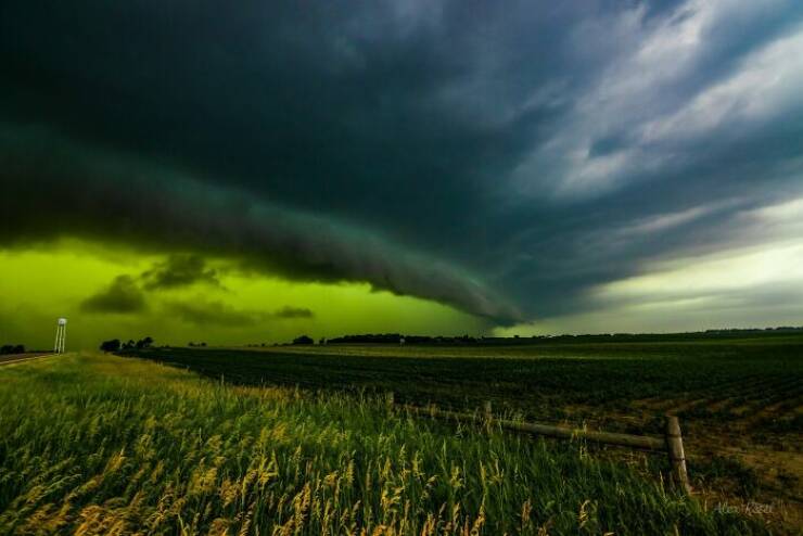 People Share Photos Of Fascinating Weather Phenomena