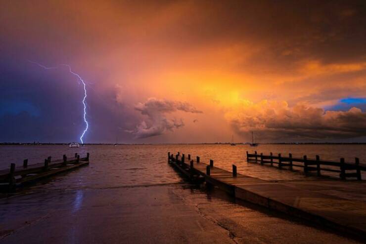 People Share Photos Of Fascinating Weather Phenomena