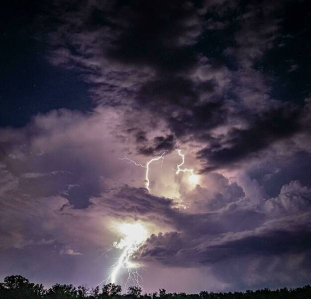 People Share Photos Of Fascinating Weather Phenomena