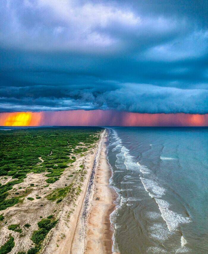 People Share Photos Of Fascinating Weather Phenomena