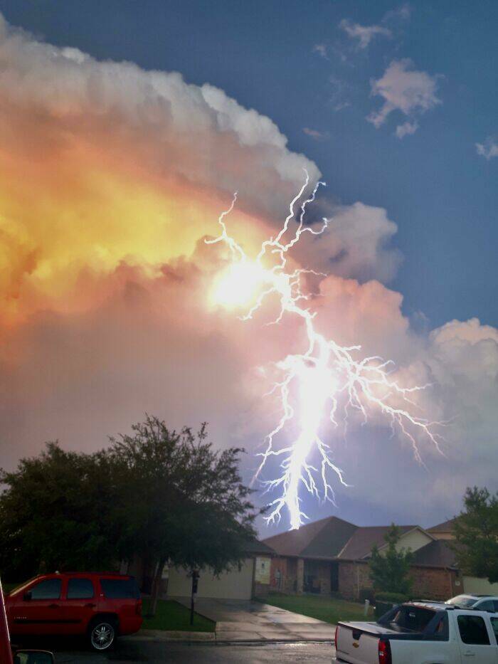 People Share Photos Of Fascinating Weather Phenomena