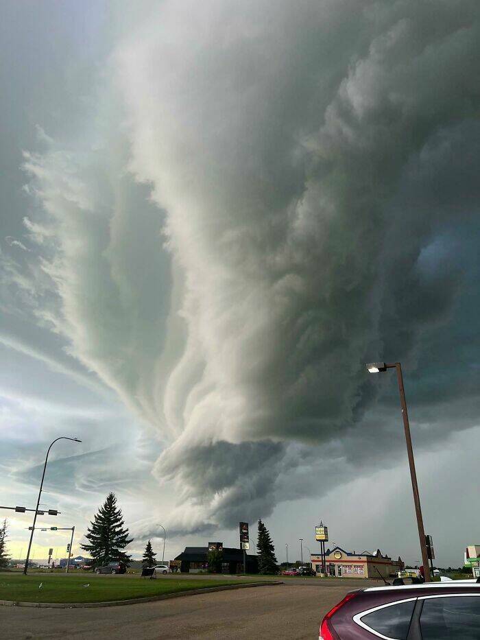 People Share Photos Of Fascinating Weather Phenomena