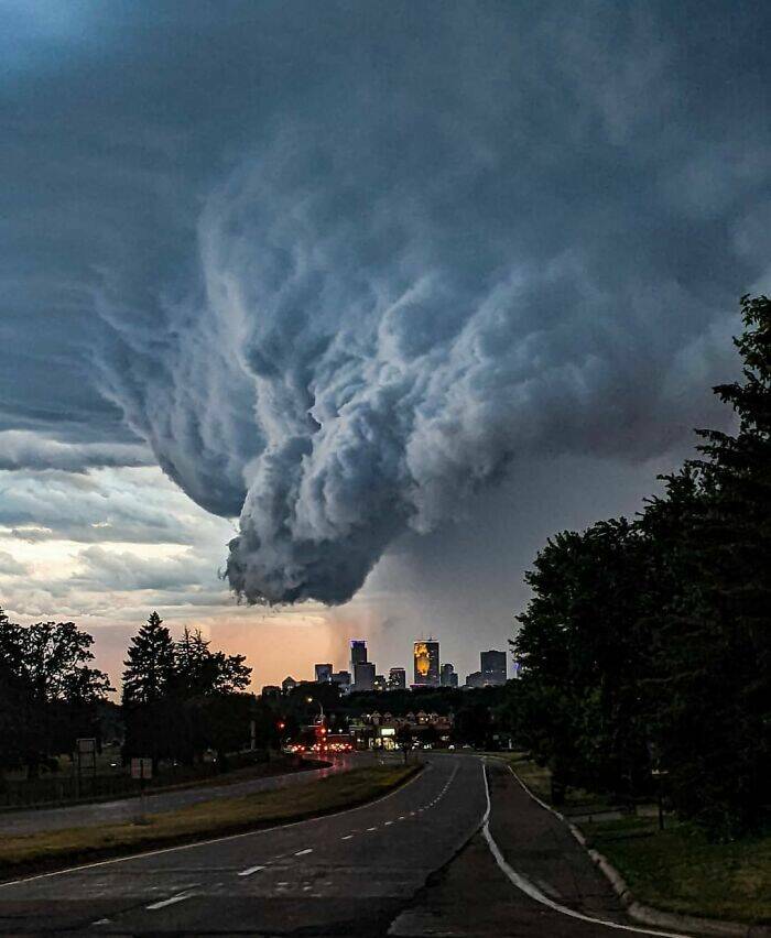 People Share Photos Of Fascinating Weather Phenomena