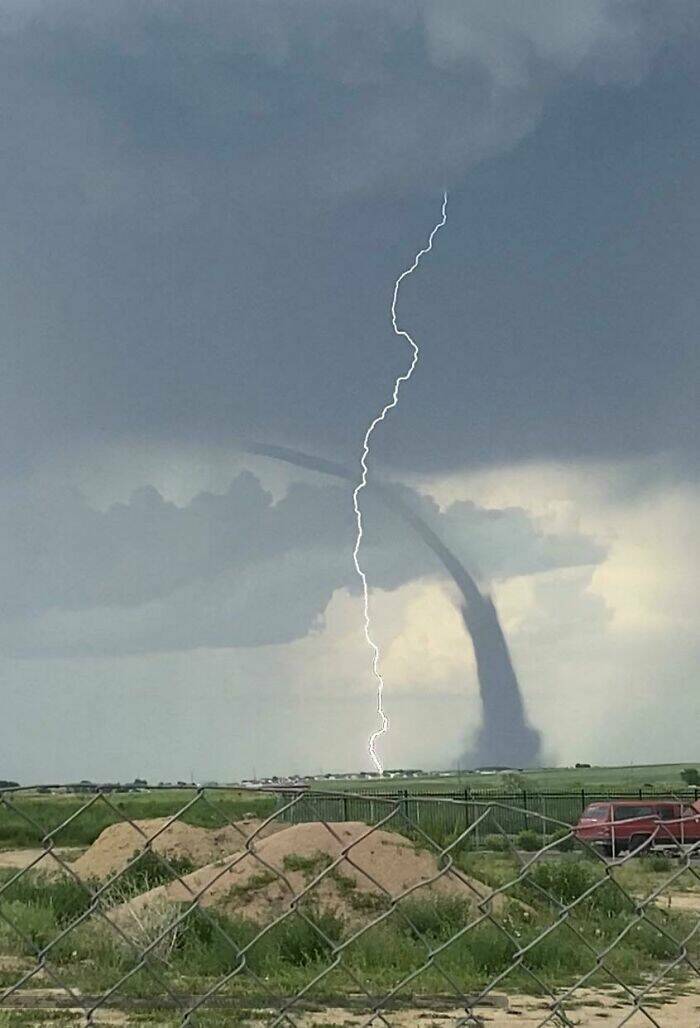 People Share Photos Of Fascinating Weather Phenomena