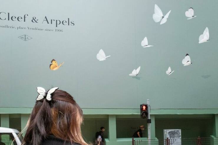 Cool Coincidences Caught On Camera By Street Photographer Edas Wong